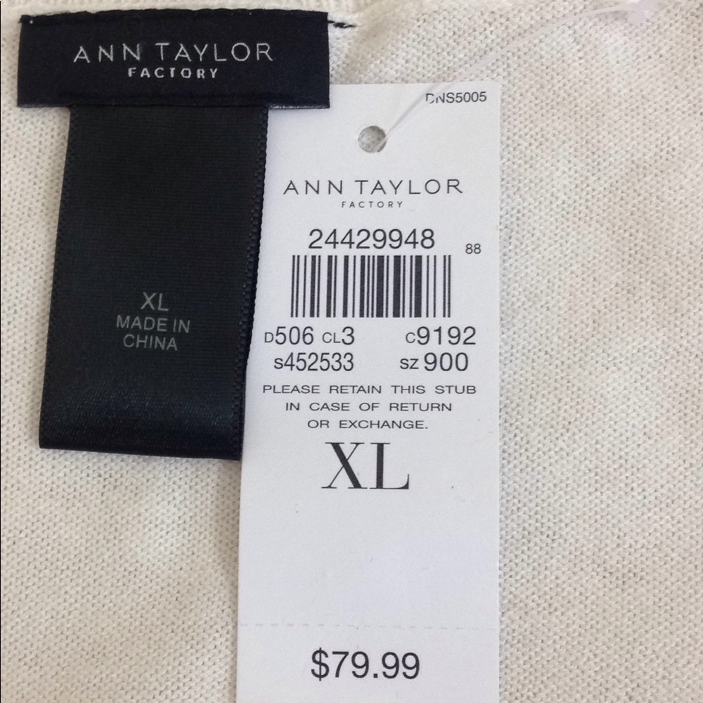 NWT  🤍 Ann Taylor top |  Beaded & embroidered embellishment | elegant - Picture 3 of 4